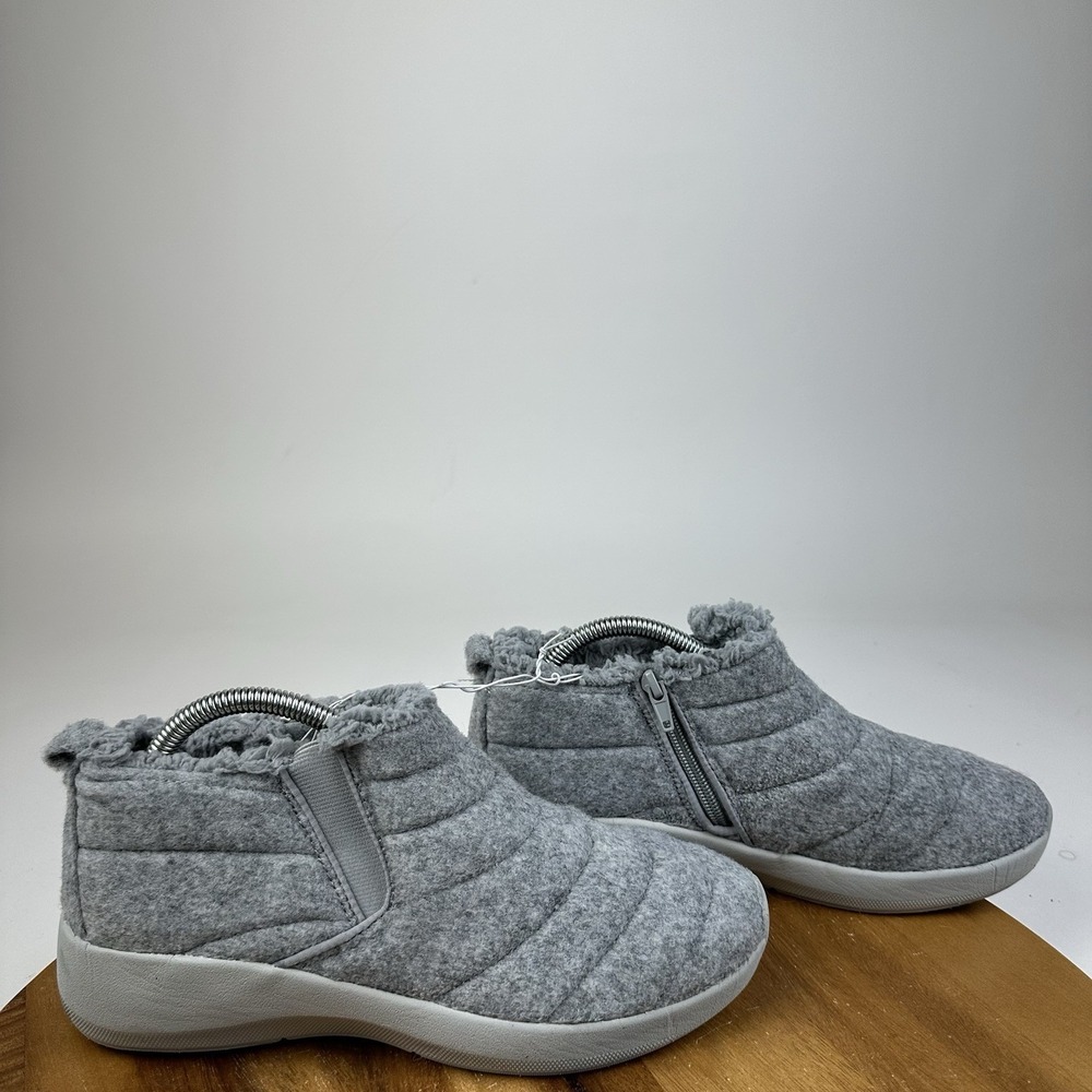 New NWOB Womens DearFoams Naomi Double Gore Gray Quilted Ankle Boots Size 8.5 M